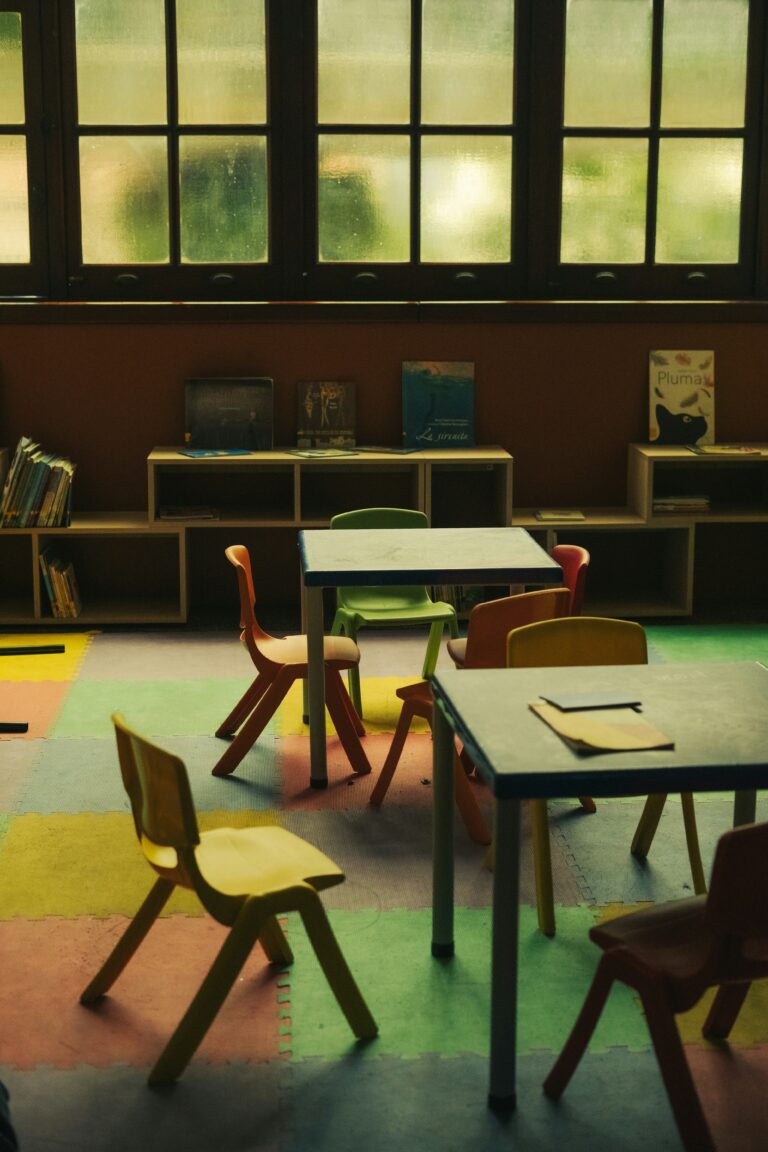 καρέκλες & τραπέζια